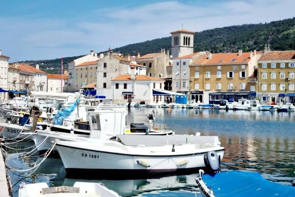 Atraktivna Kuca Sa Saunom I Grijanim Jacuzzijem Villa Cres Holiday home