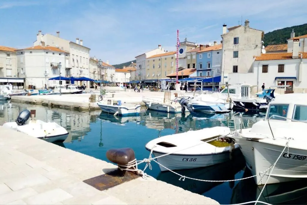 Atraktivna Kuca Sa Saunom I Grijanim Jacuzzijem Villa Cres Holiday home