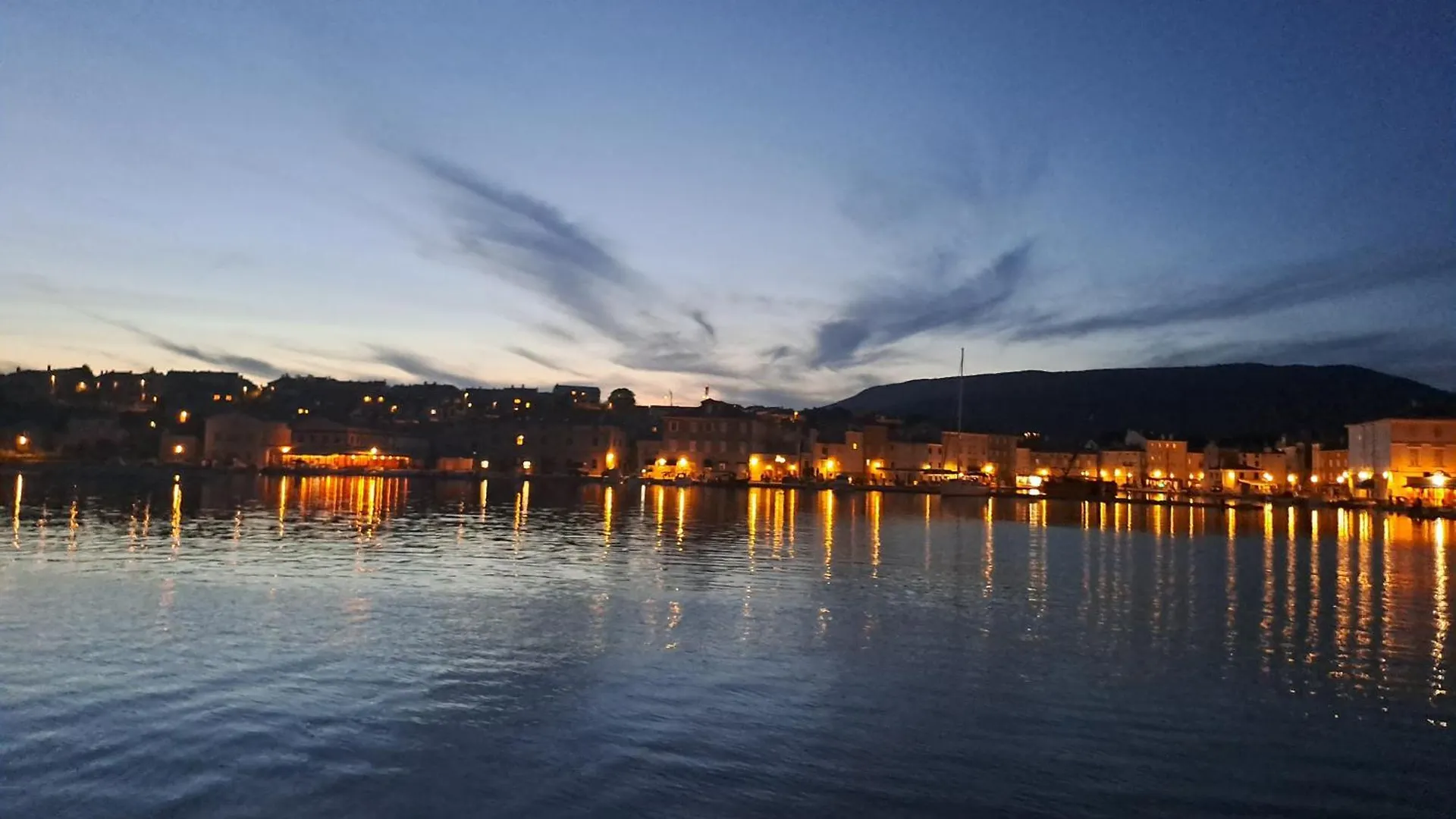 Holiday home Atraktivna Kuca Sa Saunom I Grijanim Jacuzzijem Villa Cres Croatia