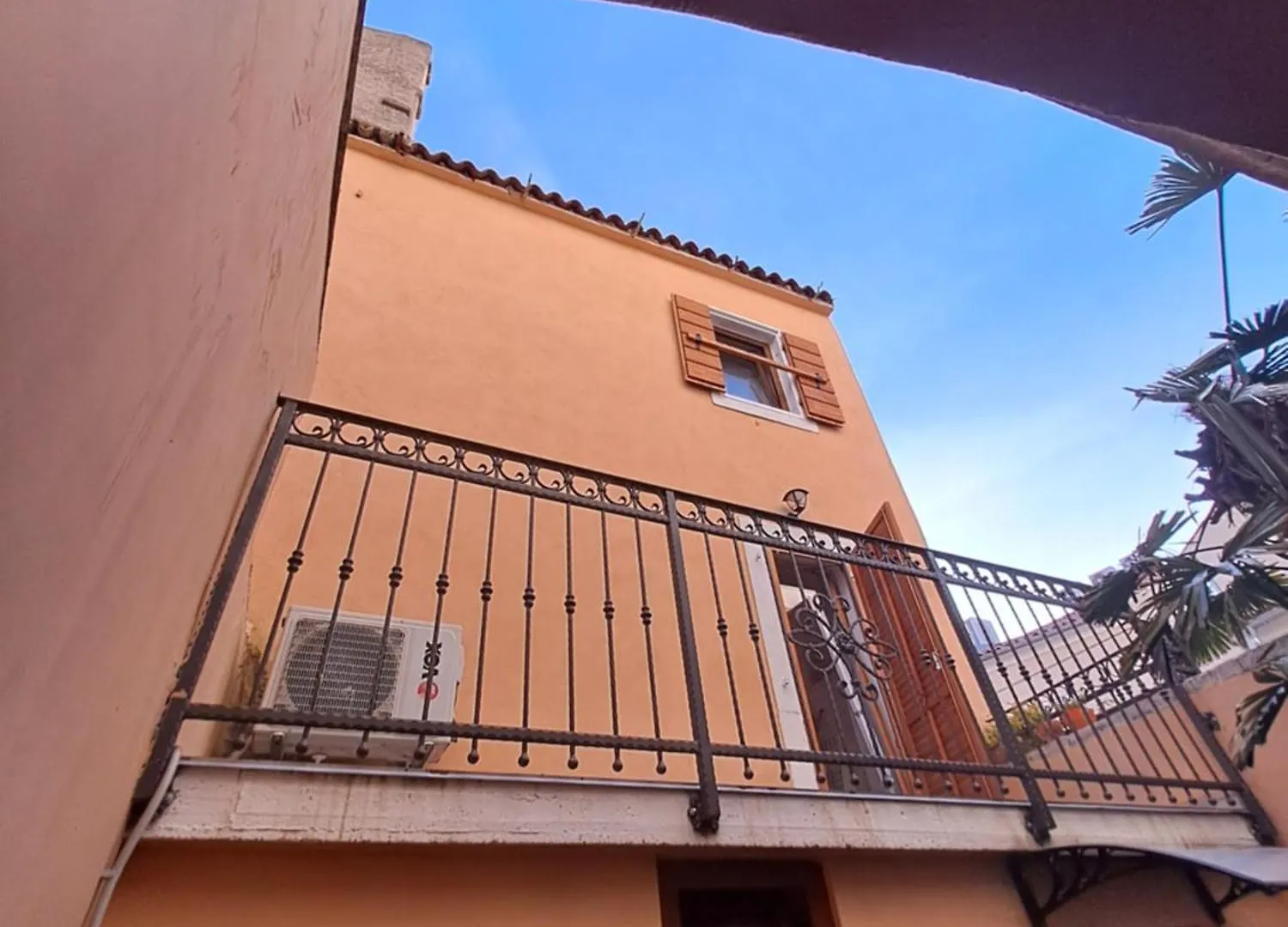 Atraktivna Kuca Sa Saunom I Grijanim Jacuzzijem Villa Cres Holiday home