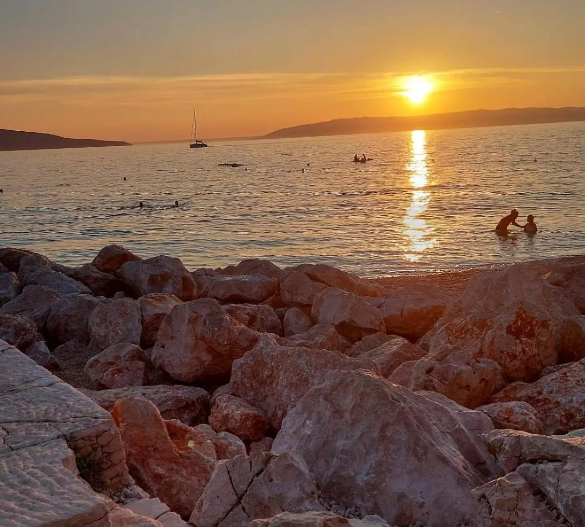 Holiday home Atraktivna Kuca Sa Saunom I Grijanim Jacuzzijem Villa Cres
